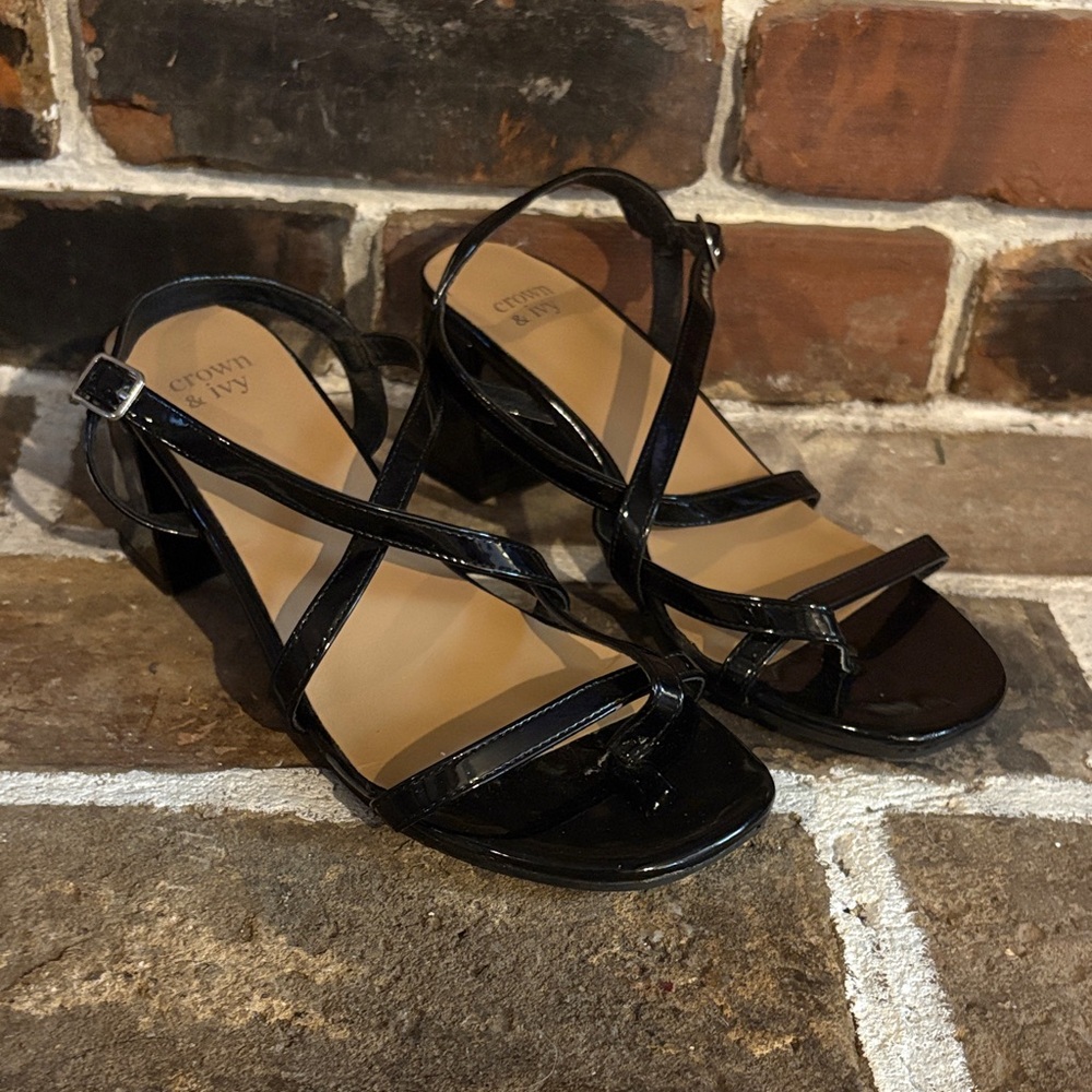 Crown and Ivy Black Strappy Sandals